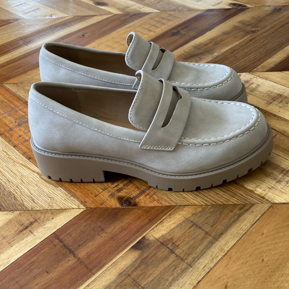 Beige loafers 👞